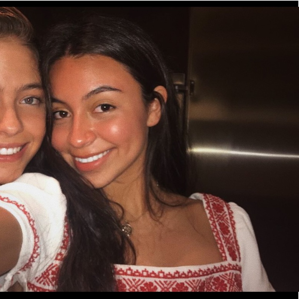 Meet your Posher, Mirela